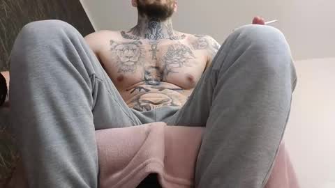 Snapshot of thebestmuscles chatting on 02/10/25, 05:52 John online show from 02/10/25, 05:52