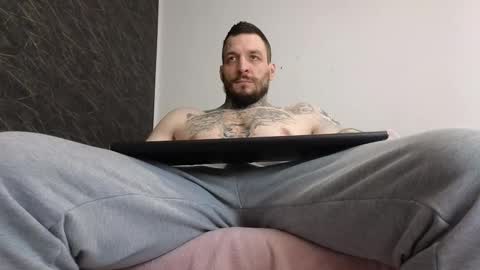 Snapshot of thebestmuscles chatting on 02/12/25, 06:51 John online show from 02/12/25, 06:51