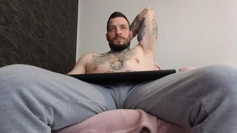 Snapshot of thebestmuscles chatting on 02/12/25, 09:52 John online show from 02/12/25, 09:52