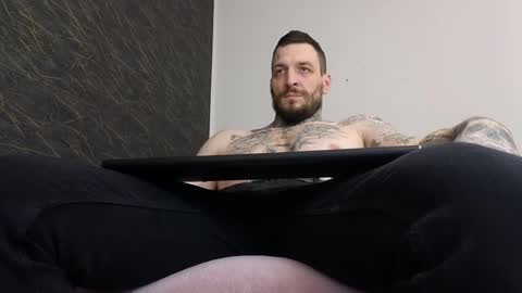 Snapshot of thebestmuscles chatting on 02/12/25, 01:48 John online show from 02/12/25, 01:48