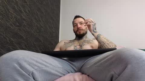 Snapshot of thebestmuscles chatting on 02/13/25, 08:27 John online show from 02/13/25, 08:27