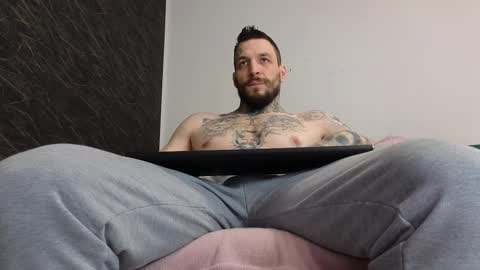 Snapshot of thebestmuscles chatting on 02/14/25, 08:10 John online show from 02/14/25, 08:10