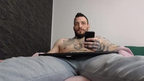 Snapshot of thebestmuscles chatting on 02/14/25, 11:10 John online show from 02/14/25, 11:10