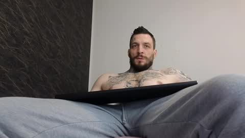 Snapshot of thebestmuscles chatting on 02/17/25, 03:42 John online show from 02/17/25, 03:42