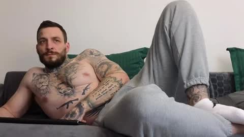 Snapshot of thebestmuscles chatting on 02/20/25, 01:40 John online show from 02/20/25, 01:40