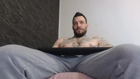 Snapshot of thebestmuscles chatting on 02/23/25, 08:39 John online show from 02/23/25, 08:39