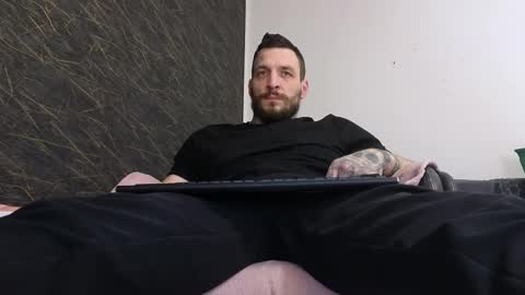 Snapshot of thebestmuscles chatting on 02/25/25, 07:58 John online show from 02/25/25, 07:58