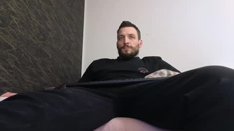 Snapshot of thebestmuscles chatting on 02/27/25, 04:32 John online show from 02/27/25, 04:32