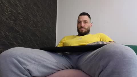 Snapshot of thebestmuscles chatting on 03/08/25, 06:32 John online show from 03/08/25, 06:32