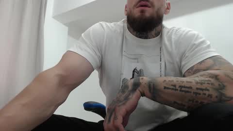 Snapshot of thebestmuscles chatting on 09/13/25, 03:23 John online show from 09/13/25, 03:23