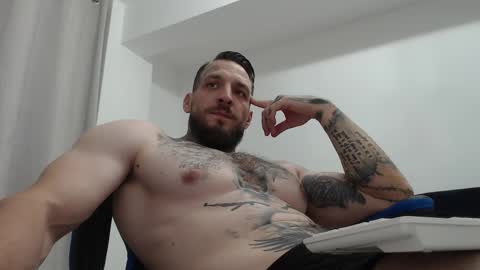 Snapshot of thebestmuscles chatting on 09/17/25, 07:48 John online show from 09/17/25, 07:48