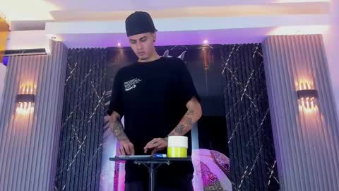 Snapshot of thebigdanni chatting on 01/05/26, 05:27 DEAN AND MARY online show from 01/05/26, 05:27