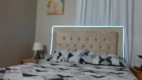 TheChicaNextDoor  online show from 11/28/25, 11:18