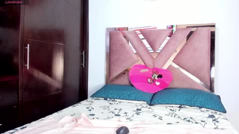 TheChicaNextDoor  online show from 04/08/26, 11:16