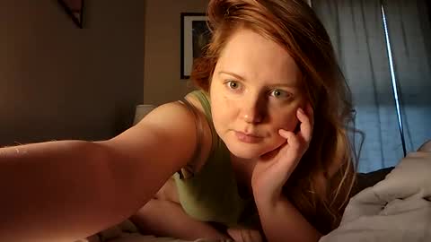 Snapshot of thedancingalien chatting on 12/28/24, 06:29 Kassandra Grant online show from 12/28/24, 06:29