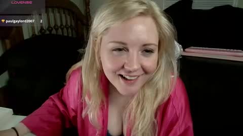 Snapshot of thedancingalien chatting on 05/20/26, 05:24 Kassandra Grant online show from 05/20/26, 05:24