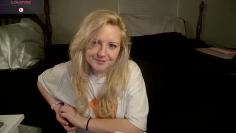 Snapshot of thedancingalien chatting on 06/05/26, 01:23 Kassandra Grant online show from 06/05/26, 01:23