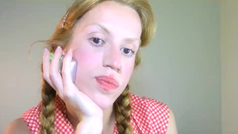 Yolanda online show from 09/22/25, 06:43