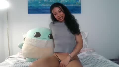 Snapshot of thedreamteam23 chatting on 02/22/25, 05:02 Pizzababe22 online show from 02/22/25, 05:02