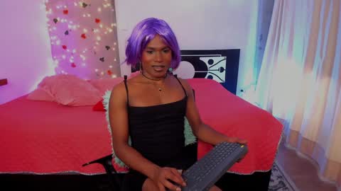 Snapshot of thegoldenbitch chatting on 01/05/25, 10:08 Goldie online show from 01/05/25, 10:08