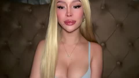 Elle  dont forget to folloW me and thumbs up online show from 04/16/26, 03:40