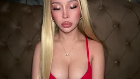 Elle  dont forget to folloW me and thumbs up online show from 04/18/26, 04:49