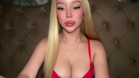 Elle  dont forget to folloW me and thumbs up online show from 04/19/26, 03:39