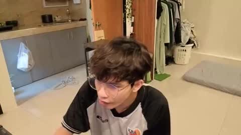 Green online show from 12/23/25, 01:36