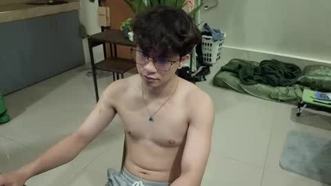 Green online show from 04/24/26, 08:33