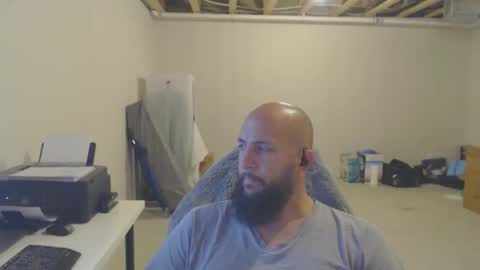 Snapshot of thehawaiian93 chatting on 10/27/25, 02:54 thehawaiian93 online show from 10/27/25, 02:54