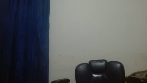 Snapshot of thehousedog chatting on 07/16/26, 01:28 thehousedog online show from 07/16/26, 01:28