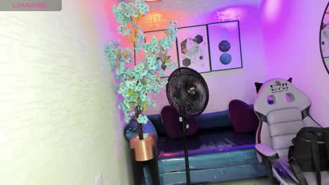 Theia  online show from 12/17/25, 12:22