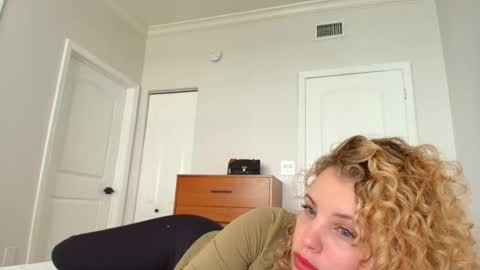Snapshot of theislandgirl chatting on 01/30/25, 07:48 Lily Marie online show from 01/30/25, 07:48