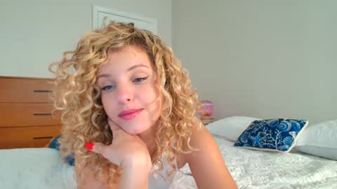 Snapshot of theislandgirl chatting on 02/18/25, 10:14 Lily Marie online show from 02/18/25, 10:14