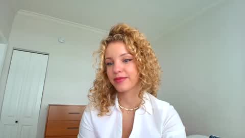Snapshot of theislandgirl chatting on 02/20/25, 07:08 Lily Marie online show from 02/20/25, 07:08