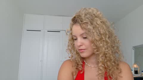 Snapshot of theislandgirl chatting on 05/04/26, 04:36 Lily Marie online show from 05/04/26, 04:36