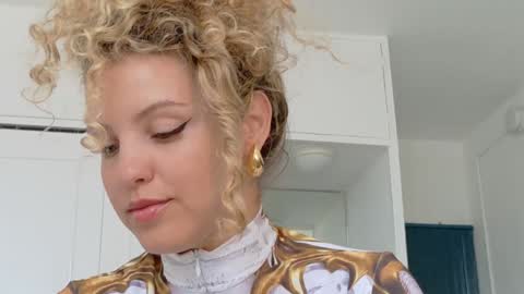 Snapshot of theislandgirl chatting on 05/23/26, 03:27 Lily Marie online show from 05/23/26, 03:27