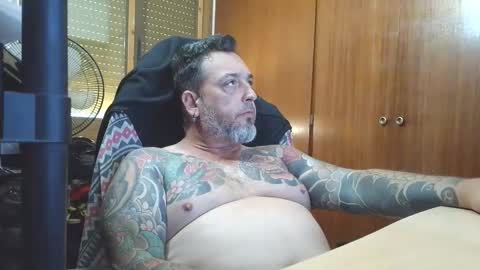 Snapshot of thekier chatting on 11/08/25, 01:55 thekier online show from 11/08/25, 01:55