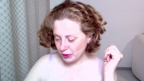 Ella online show from 10/26/25, 08:42