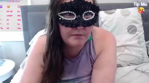 Snapshot of thelipsdown chatting on 06/11/26, 02:04 Lacey online show from 06/11/26, 02:04
