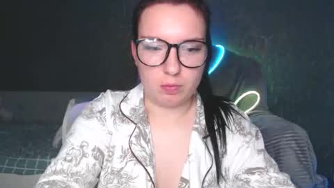 Lisa online show from 11/26/25, 02:45