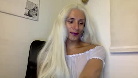 Snapshot of thematryoshka chatting on 12/20/24, 02:52 Lucy Lucy online show from 12/20/24, 02:52