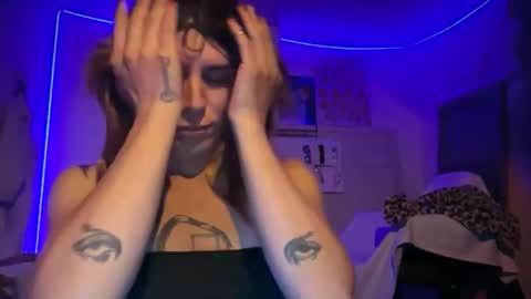 Lucy Lucy online show from 12/22/25, 02:52