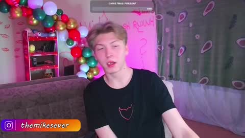 Snapshot of themikesever chatting on 12/21/24, 06:12 Sever online show from 12/21/24, 06:12