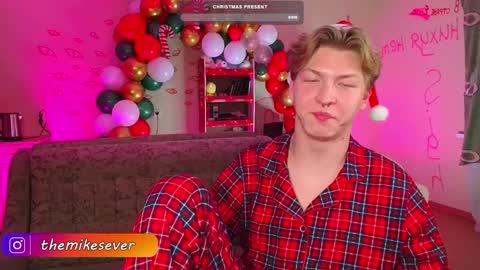 Snapshot of themikesever chatting on 12/24/24, 10:06 Sever online show from 12/24/24, 10:06