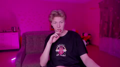 Snapshot of themikesever chatting on 01/28/25, 08:36 Sever online show from 01/28/25, 08:36