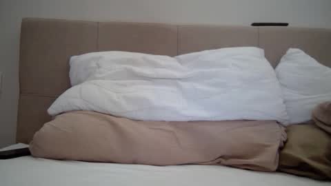 Snapshot of themikka1234 chatting on 03/19/26, 01:37 themikka1234 online show from 03/19/26, 01:37