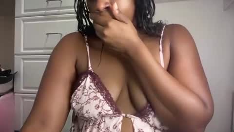 Snapshot of thenaturalgoddess chatting on 07/06/26, 05:26 TheNaturalGoddess online show from 07/06/26, 05:26