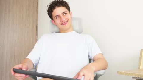  THEO- MATEO  online show from 02/13/25, 04:28