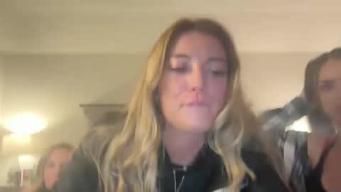 Ava online show from 09/19/25, 05:42